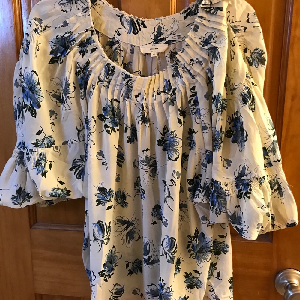 Like new boutique shirt